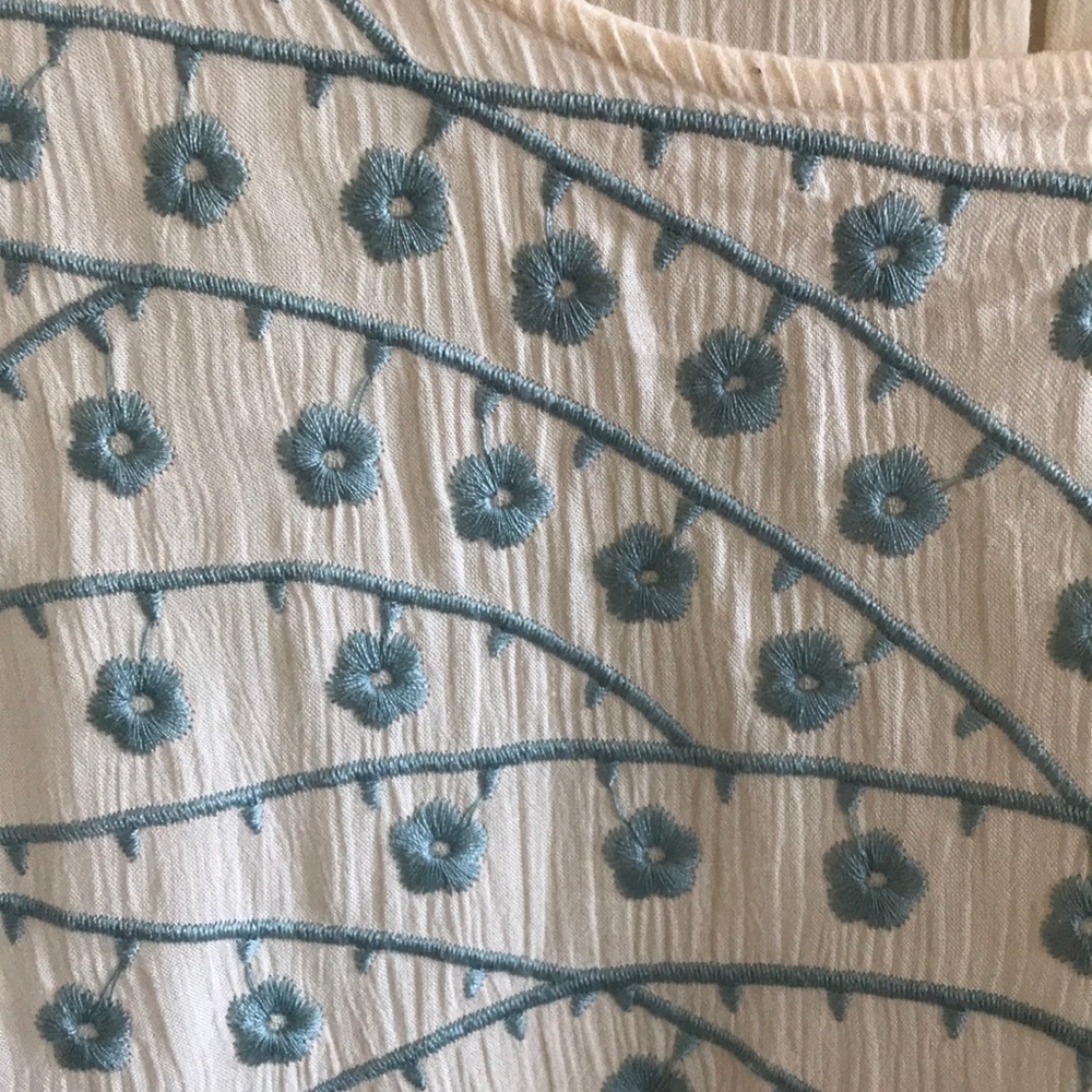 Embroidered tunic - Picture 4 of 4